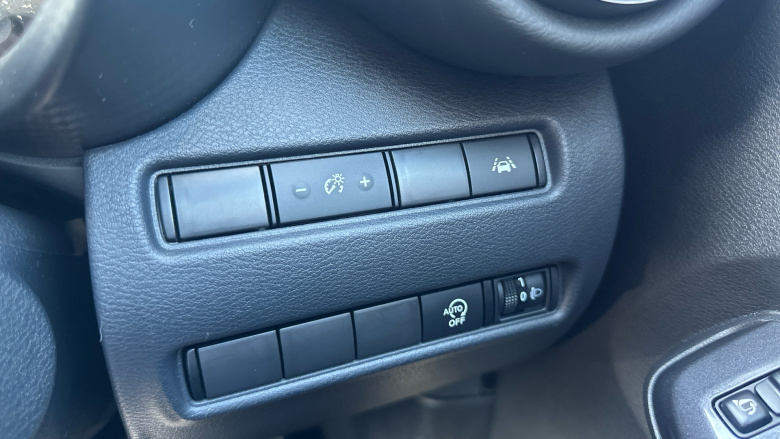 Nissan Juke 1.0 DiG-T 114 N-Connecta 5dr Petrol Hatchback